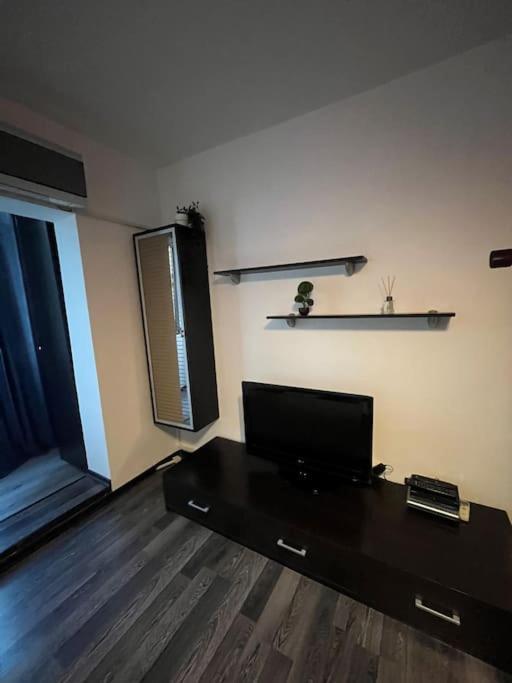 Mall Vitan Studio Eveline Bukares Bagian luar foto